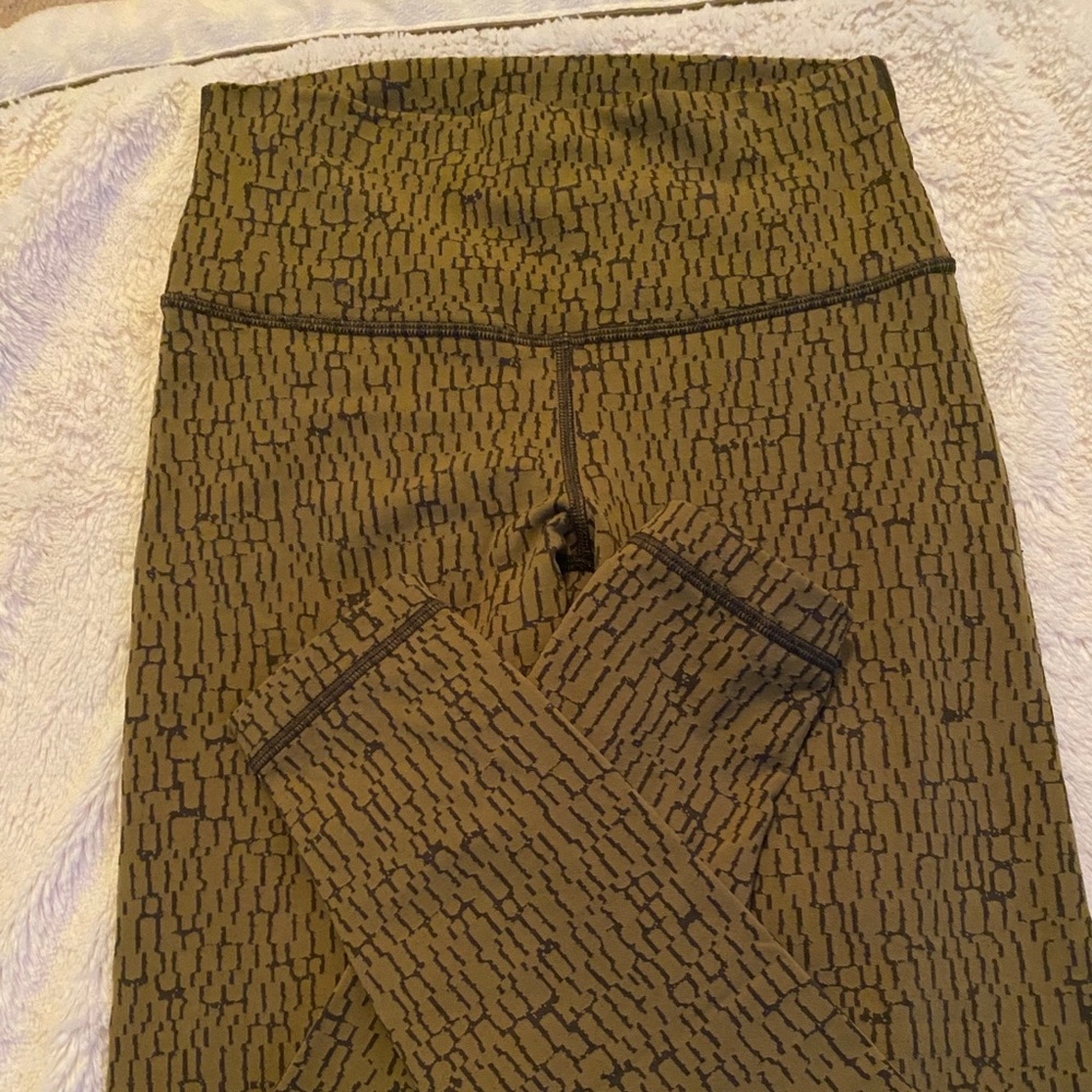 Lululemon Wunder Under Luon 28” Size 6